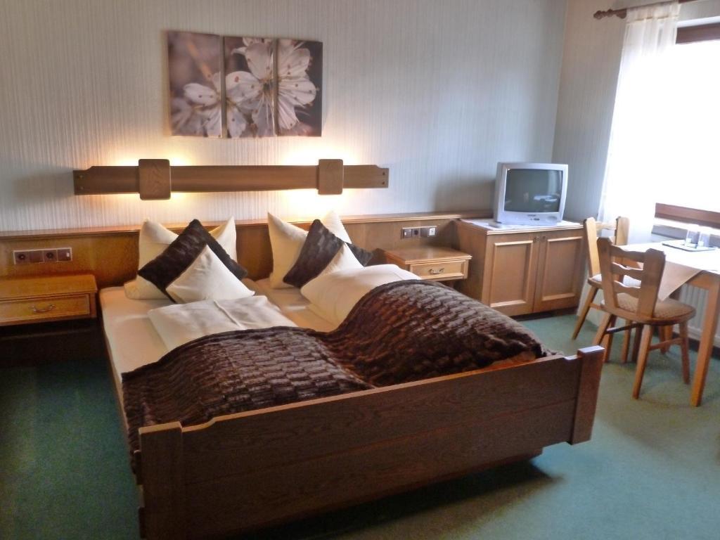 Landgasthof Zum Hirschen Tauberrettersheim Room photo
